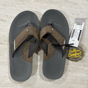 NWT Cobian Men’s Comfort Flip Flops Brown Gray Endless Comfort Sandals